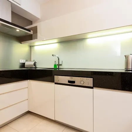 Lincoln Exclusive With Ac In By Renters Prestige Appartement *