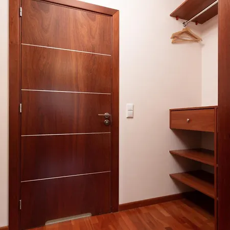 Lincoln Exclusive With Ac In By Renters Prestige Appartement