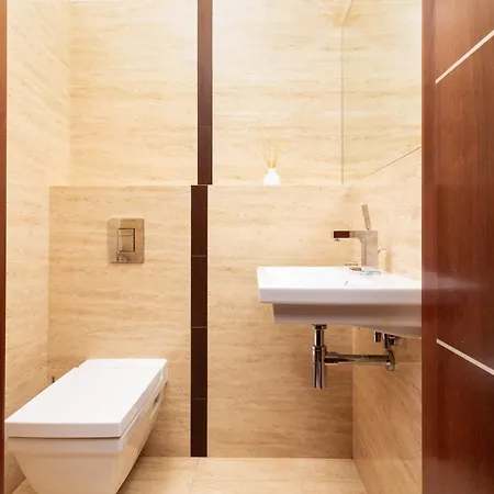 アパート Lincoln Exclusive With Ac In By Renters Prestige ワルシャワ