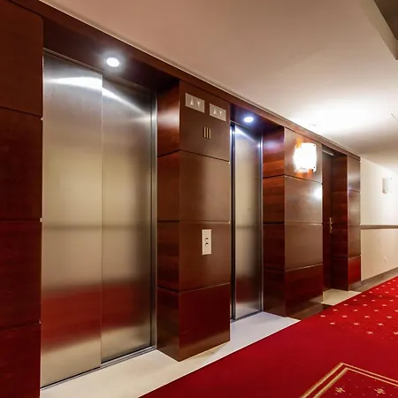 Lincoln Exclusive With Ac In By Renters Prestige Warsaw