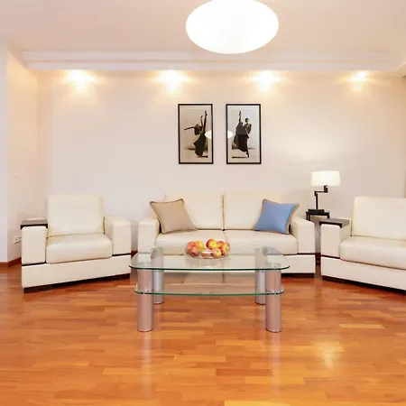 Lincoln Exclusive With Ac In By Renters Prestige Apartment Warschau