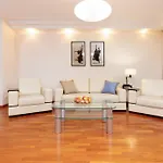 Lincoln Exclusive With Ac In By Renters Prestige Lejlighed Warszawa