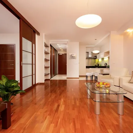 Lincoln Exclusive With Ac In By Renters Prestige Lejlighed *