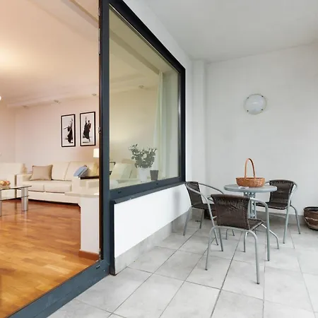 Lincoln Exclusive With Ac In By Renters Prestige *